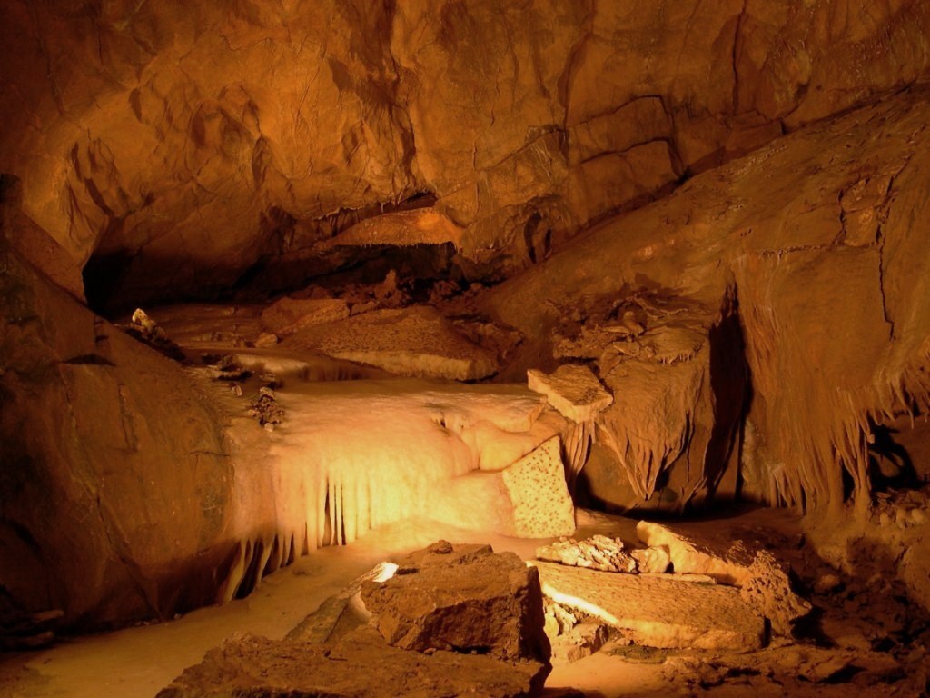 Gold cave. Мамонтова пещера в Кентукки. Пещера Деветашка. Пещера внутри. Сказочная пещера.